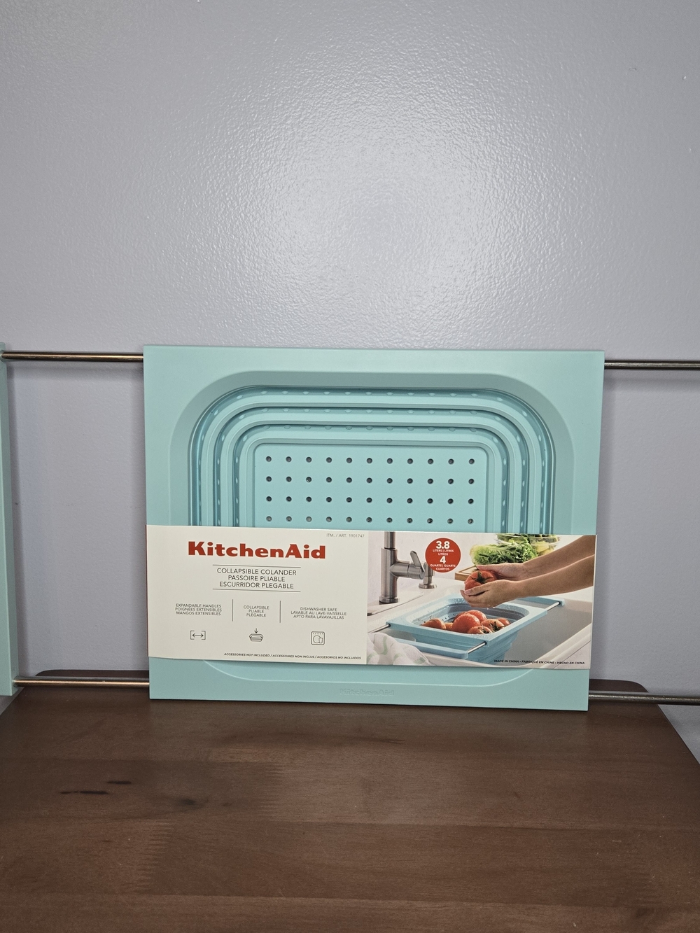 New KitchenAid 1901747 - light aqua blue 4 quart Collapsible expandable Colander